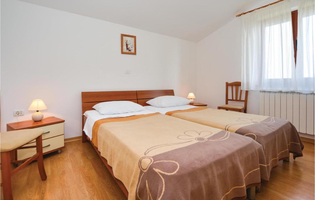 2 Bedroom Amazing Apartment In Порторож Екстериор снимка