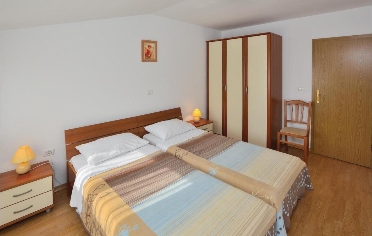 2 Bedroom Amazing Apartment In Порторож Екстериор снимка